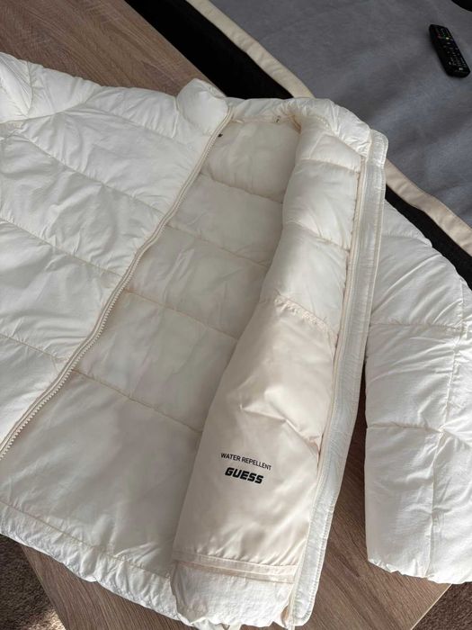 Ново дамско яке GUESS
