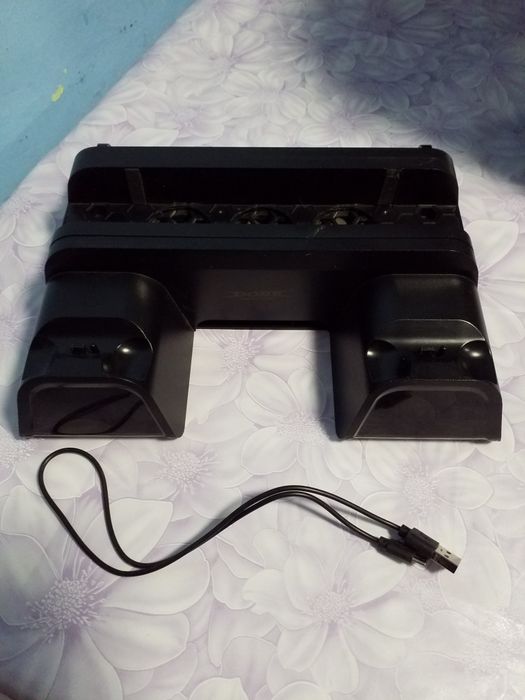 Продам подставку для PS4