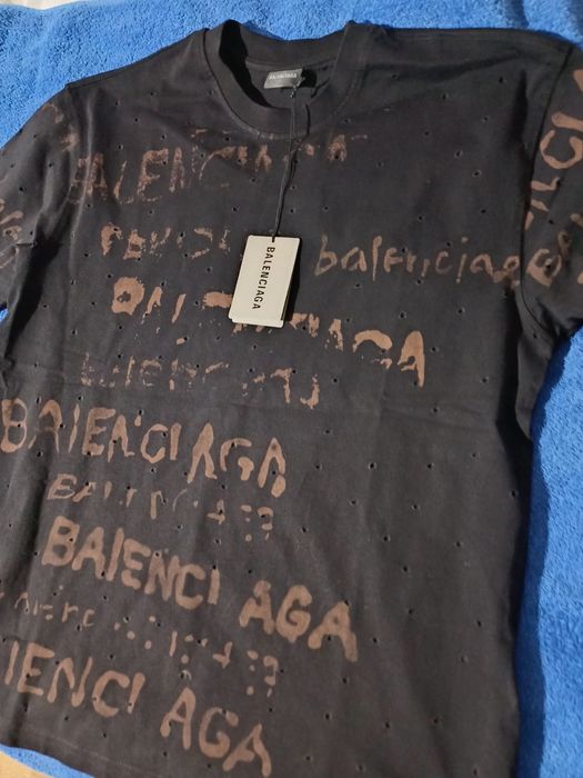 Tricou balenciaga, nou-nout cu eticheta