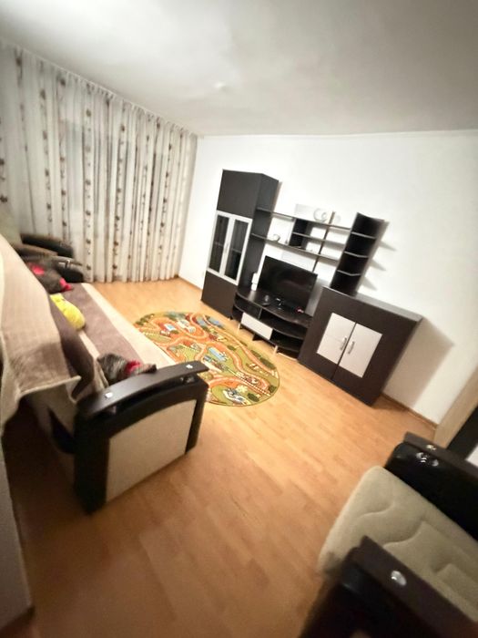 Inchiriez apartament cu 2 canere Lenin Sud