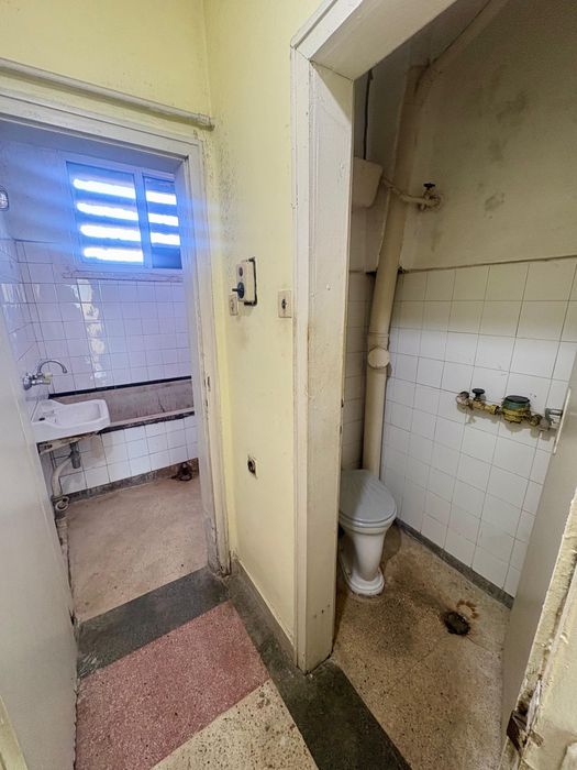 Продава се Многостаен апартамент в Търговище, Център - 110 кв.м за 1020 €/кв.м - Снимка #13