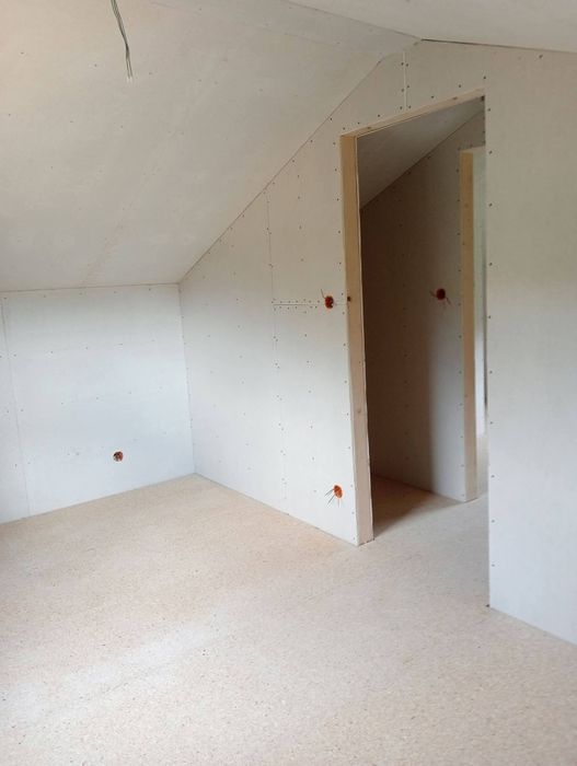 Vand case pe structura metalica cu panouri sandwich termoizolante