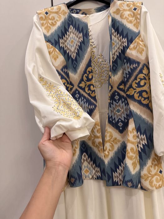 Продам платье с камзолом