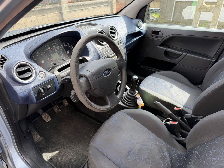 Vând mașina   Ford fiesta