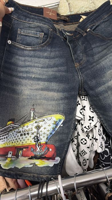 blugi scurti LV si papuci LV marimi de la xs,s,m,l,xl