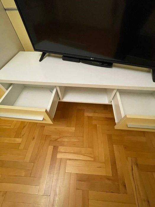 Качествена масичка за телевизор с чекмеджета