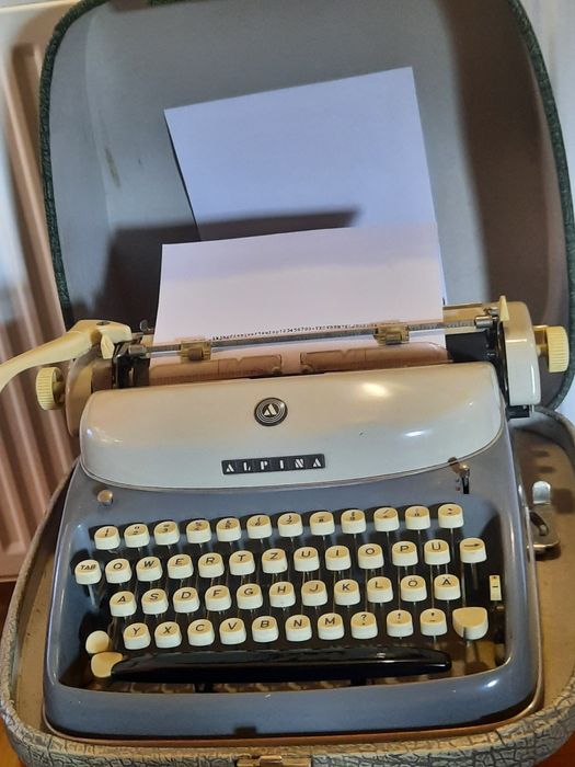 Mașină de scris Alpina funcțională