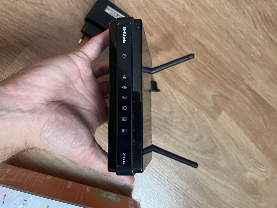 Router WiFi Tenda si D Link , noi