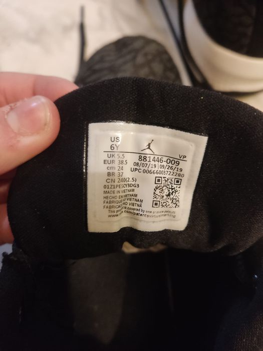 Vând Jordan fete mărimea 38