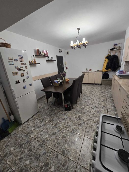 Dau în chirie apartament cu 2 camere