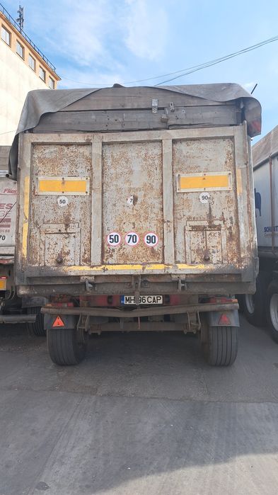Vand sau inchiriez bena langerdorf de aluminiu 39 cubi cu inaltatoare si 28 fara