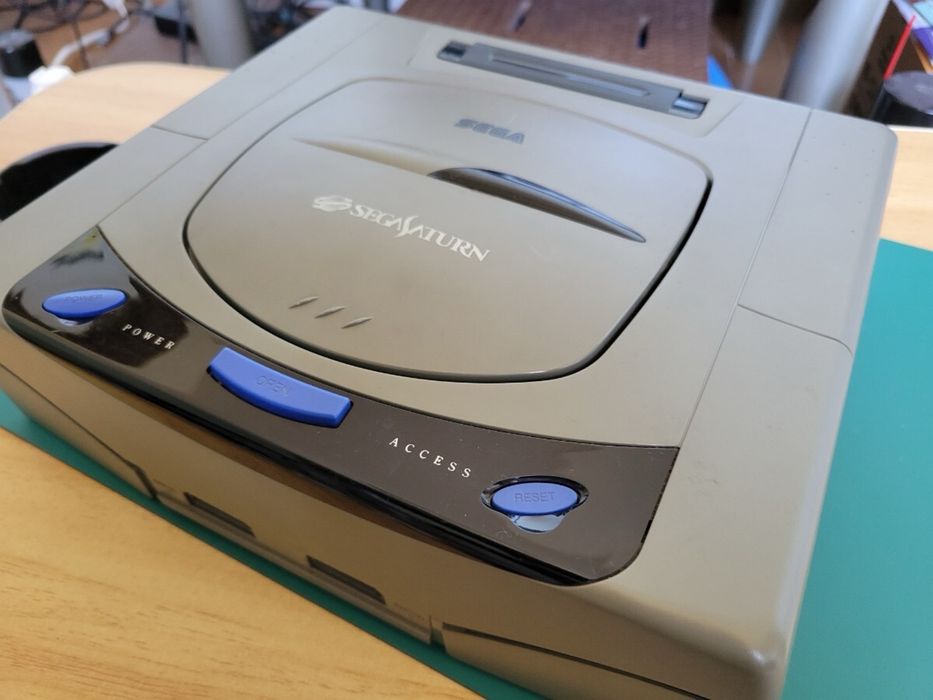 Sega Saturn + 6 дисков с играми