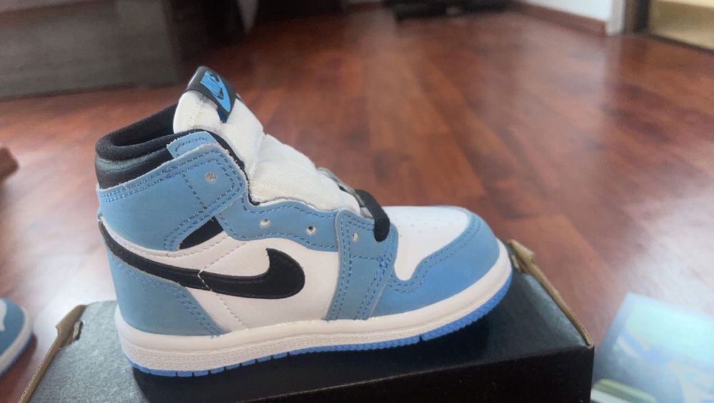 Jordan 1 Retro High University Blue (TD)