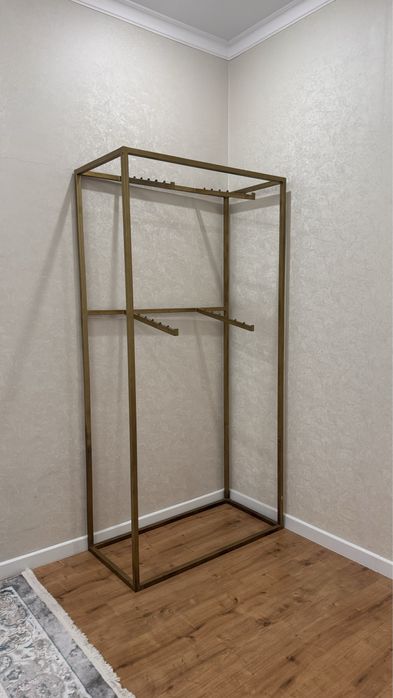 Стойка для одежды