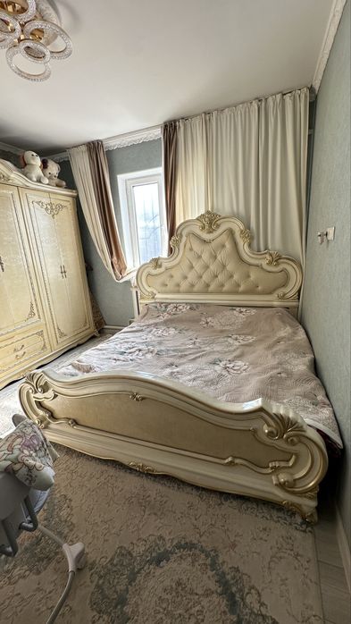 Продам спальный горнитур