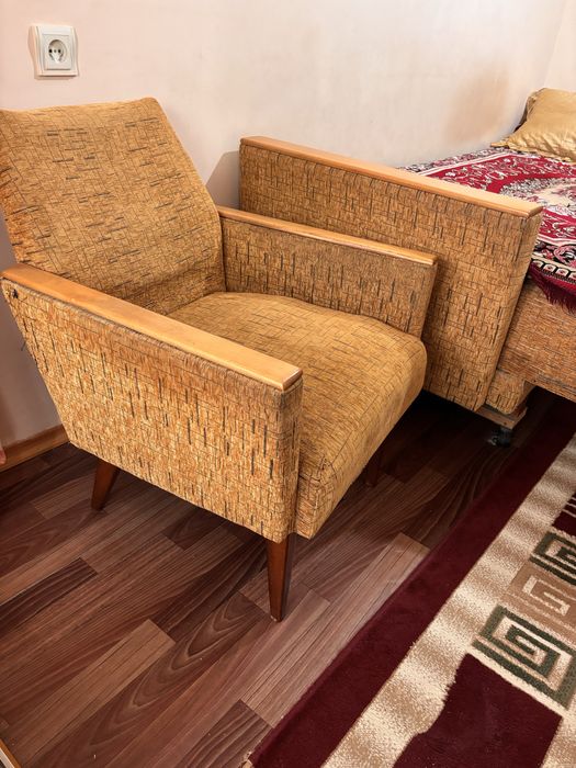 Продается советская мебель, диван и 2 кресла