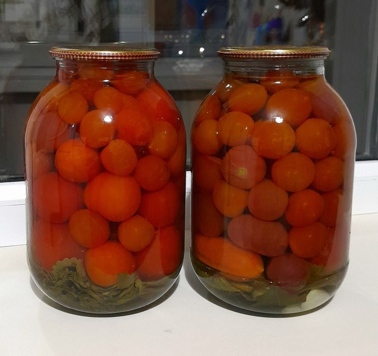 Помидоры маринованные. Огурцы, ассорти.
