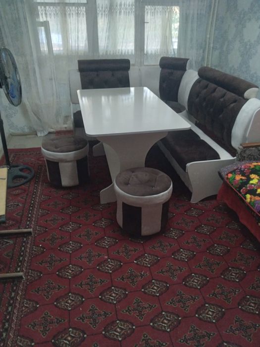 Кухонный уголок размером 2000х160.