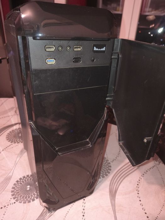 Продавам компютър