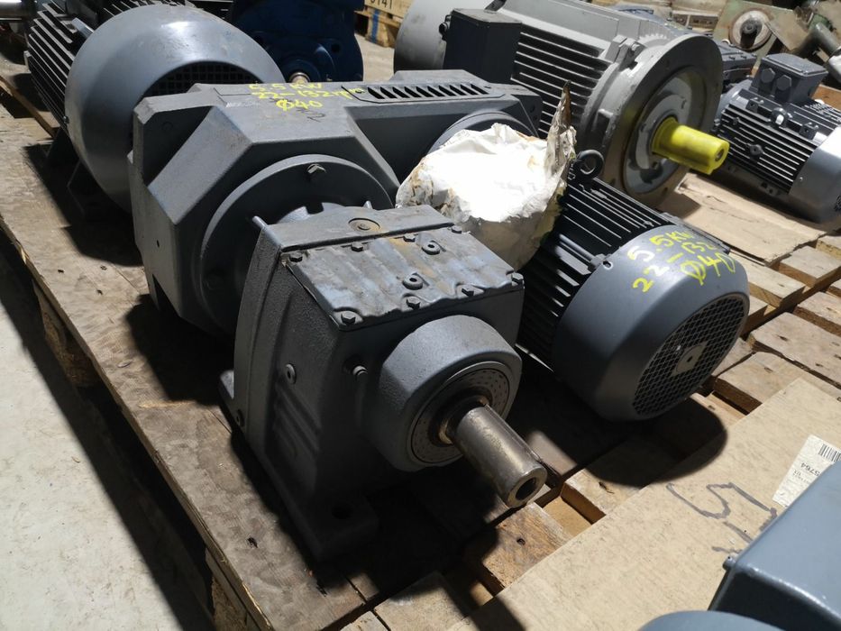 Motor electric trifazat cu reductor si variator, 5.5kW, 22-132rpm