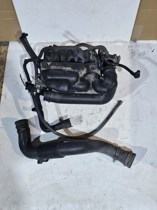 rampa injectoare + galerie admisie audi a2 1.4benzina aua