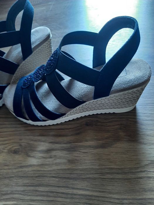 Дамски летни обувки на платформа