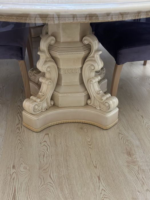 Гостинный стол со стулями