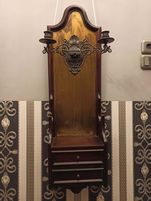 Шкаф за коридор със свещник