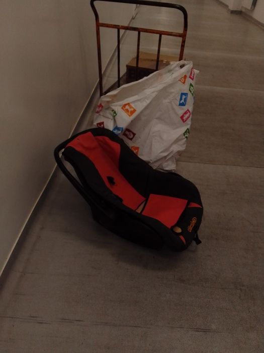 Столче за кола с подарък кенгуру