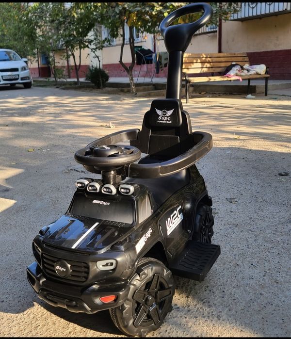 Детская машинка с ручкой для родителей