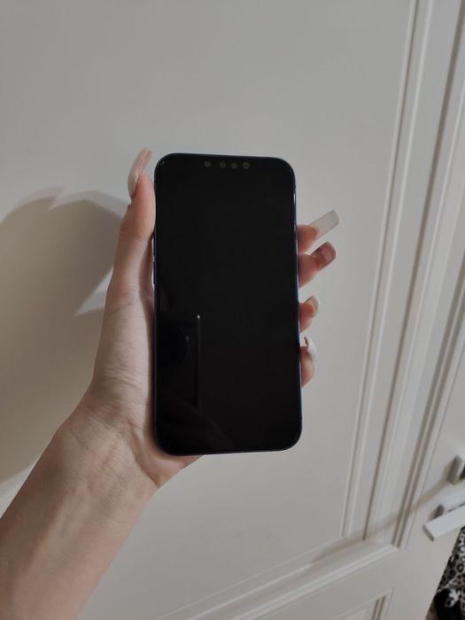 IPHONE 13 в отличном состоянии