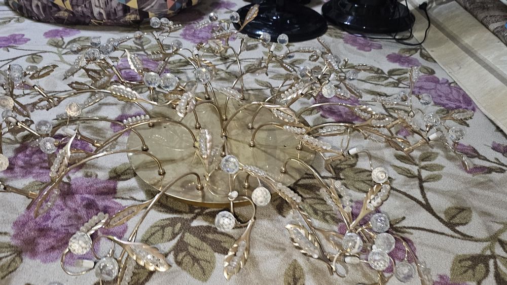 Продам люстру БУ