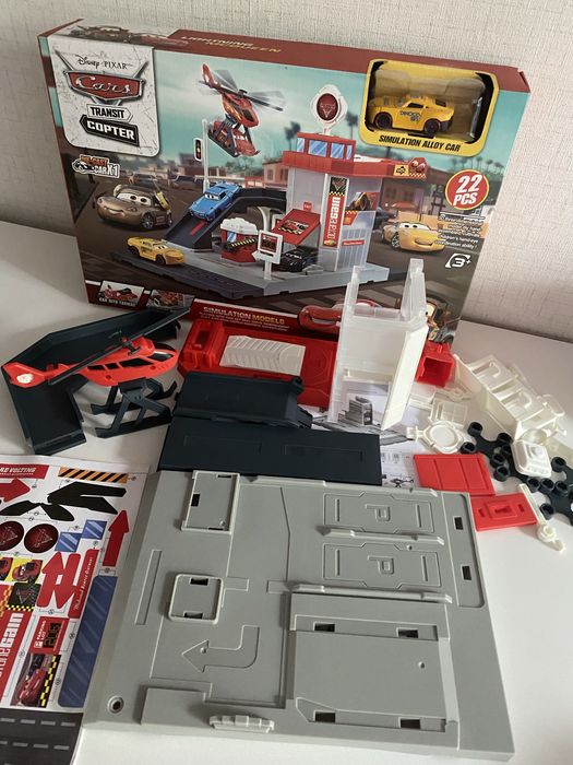 Паркинг с път, кола и хеликоптер Макуин, McQueen