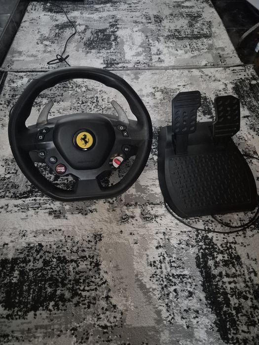 Vand volan thrustmaster in stare impecabila