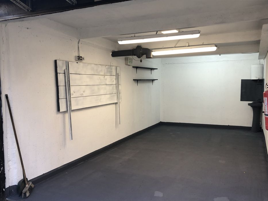 Inchiriez garaj ,impecabil