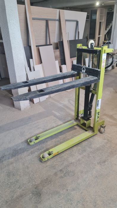 Продавам Хидравличен повдигач Pramac Lifter.