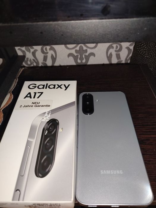 Samsung Galaxy a17 Fac schimb cu iPhone 11 pro max sau 12 simplu