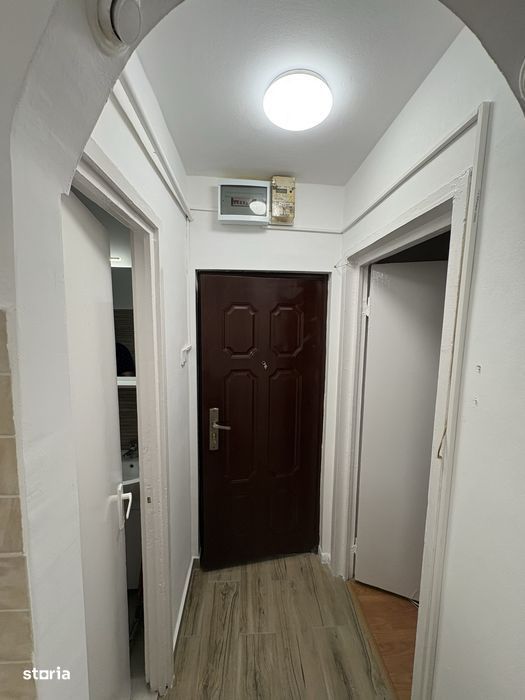 Garsonieră de închiriat – Piața Nicolina, 23 mp, centrală proprie — fotografia 3