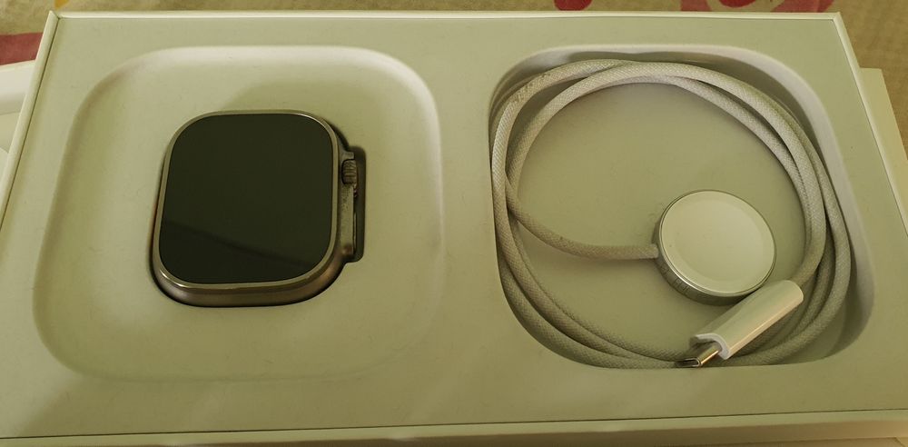 Apple Watch Ultra la cutie