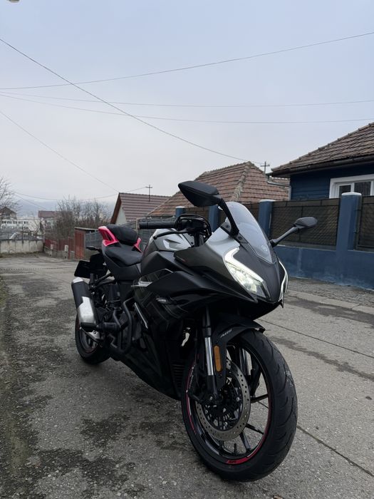 CFMOTO 300SR 2025