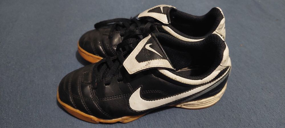 Adidași Nike pentru sala nr 33