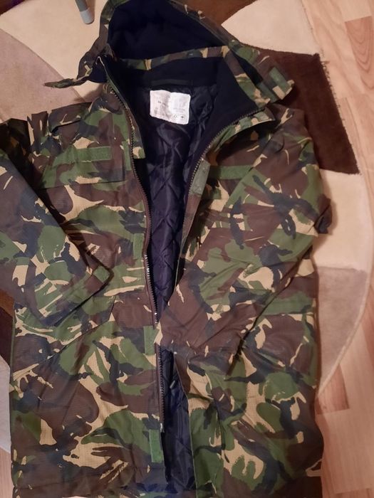 Scurtă de iarnă cu glugă