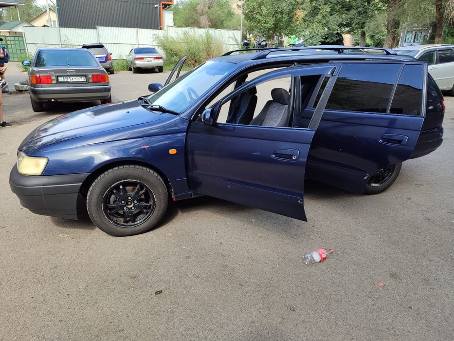 Продам машину caldina 1995года