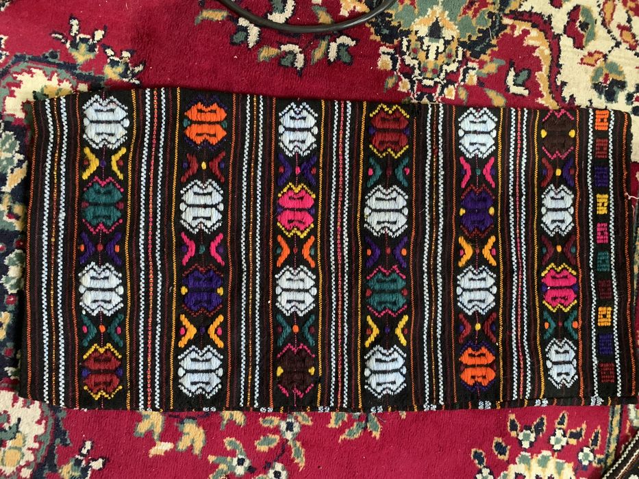 Продавам стар комплект ръчно тъкани български калъфки