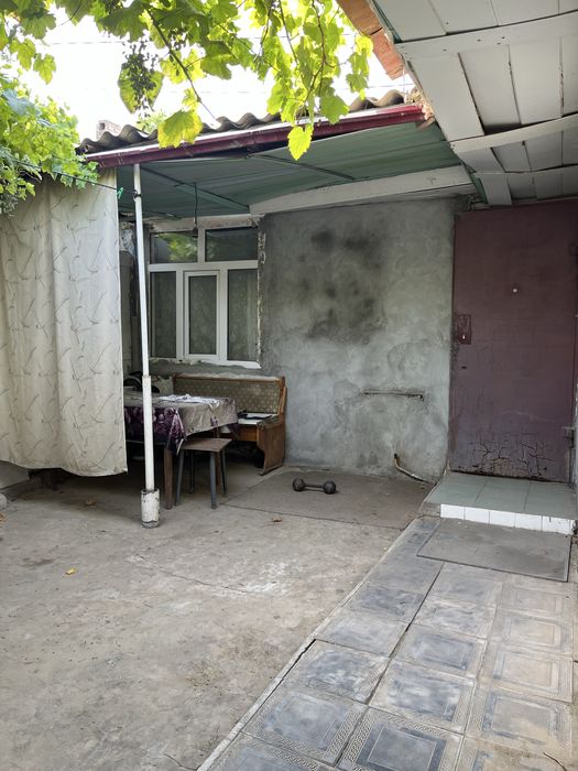 Продаёться дом срочно в общем дворе