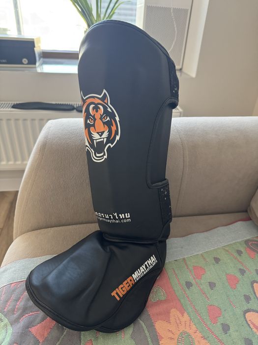 Футы щитки кожаные,кикбоксинг