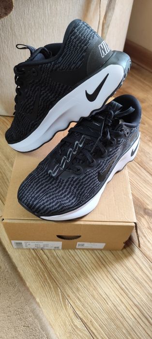 Маратонки Nike Motiva