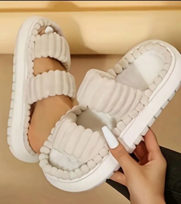 Мягкие удобные шлепы для лета