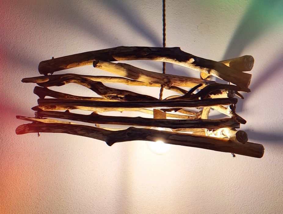 Ръчно направен дървен  полилей