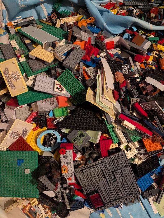 Очень-очень много лего